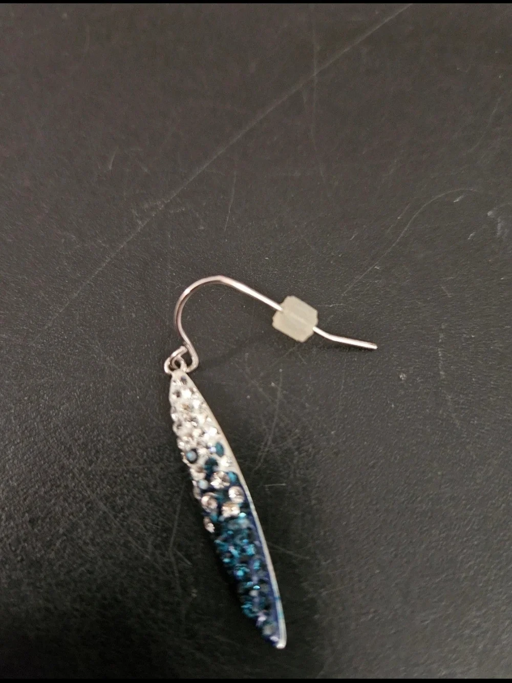Dangle earrings with a gradient of blue and white crystal
